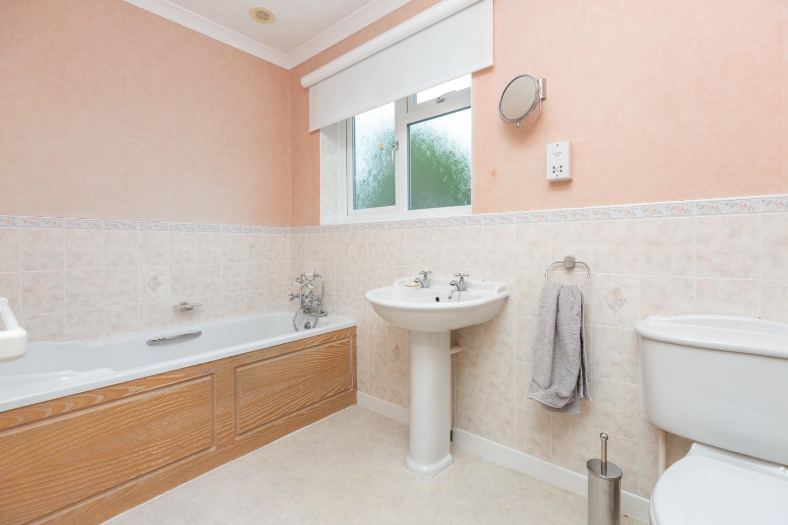 Whiteshell Drive, Langland, Swansea, SA3 4SY
